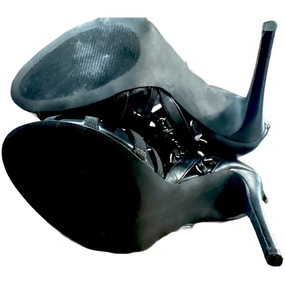 STEVE MADDEN GLADIATOR Stiletto’s
NEW
7.5 - Picture 4 of 4